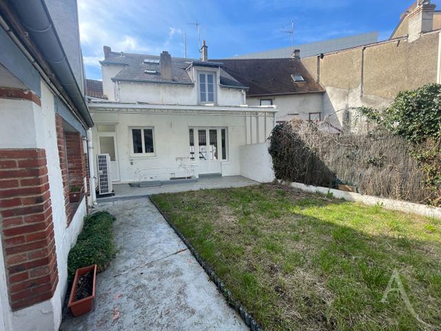Location maison 4 pièces, 104.00m², Châteauroux