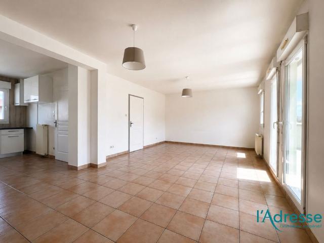 Location maison 4 pièces, 107.00m², Houssen