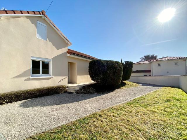 Location Maison 4 pièces 101m² ST GENIS LAVAL 69230