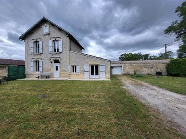 Location Maison 4 pièces 110 m2 Cherves Richemont