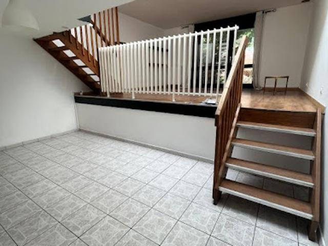 Location Maison 4 pièces 1123.82 m2 Évry Courcouronnes