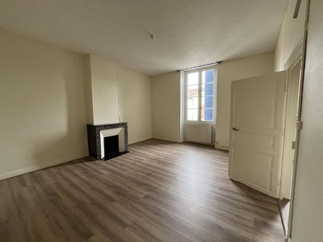 Location Maison 4 pièces 132m² CHATEAUNEUF SUR CHARENTE 16120