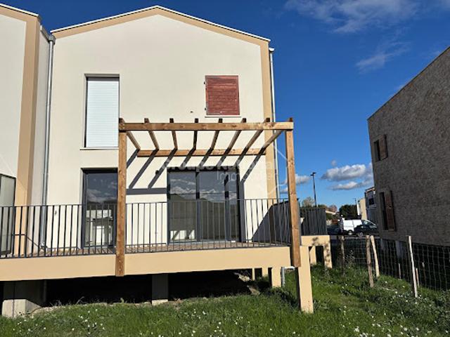 Location Maison 4 pièces 74.9 m2 Saint Etienne du Grès