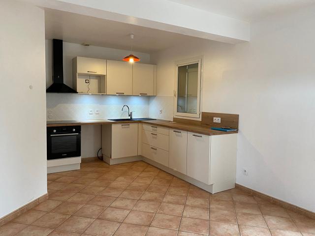 Location maison 4 pièces, 76.00m², Vitry aux Loges