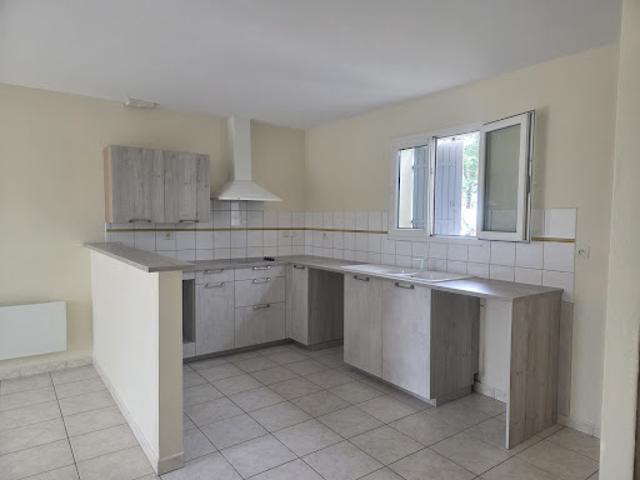 Location Maison 4 pièces 78 m2 Roaillan