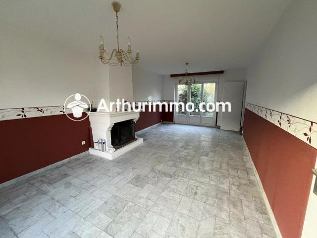 Location Maison 4 pièces 82 m2 à Savigny le Temple