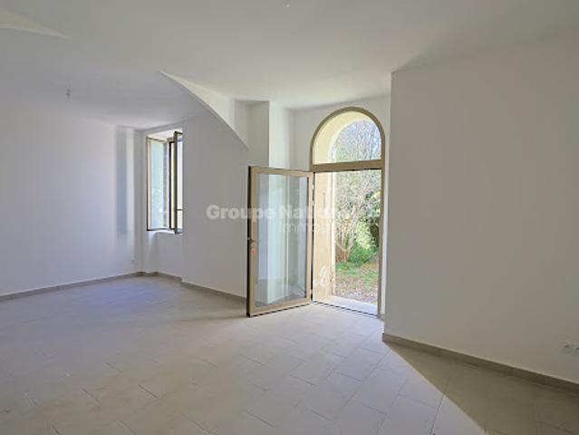 Location Maison 4 pièces 90 m2 Sabran