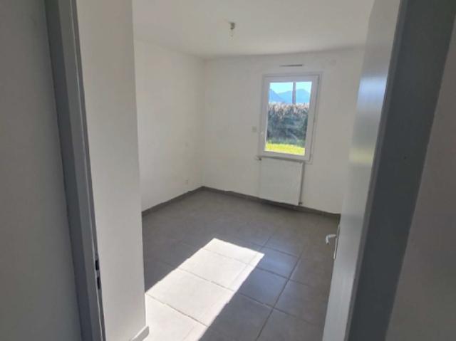 Location Maison 4 pièces 91 m2 Le poet