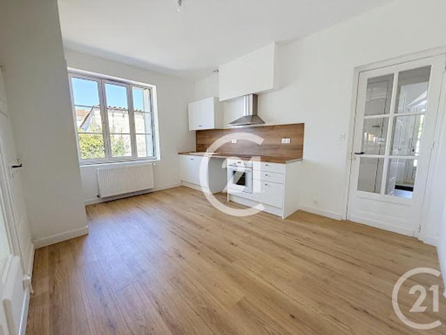 Location Maison 4 pièces 95 m2 Châteaubernard