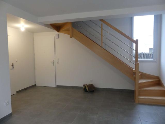Location maison 4 pièces Laval 53
