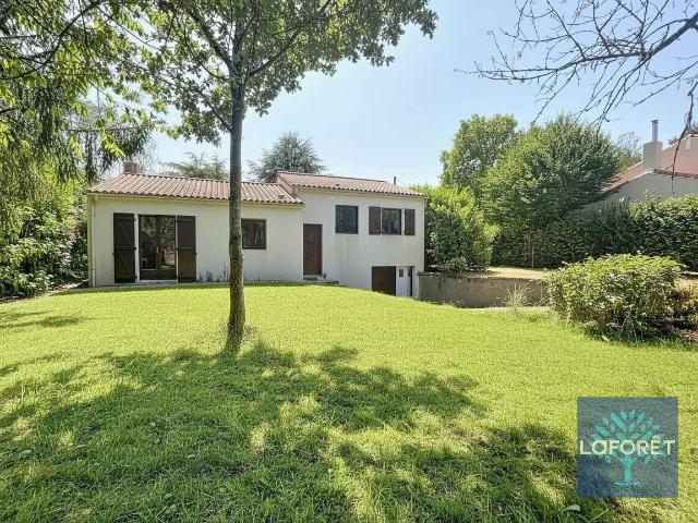 Location maison 4 pièces Landeronde 85