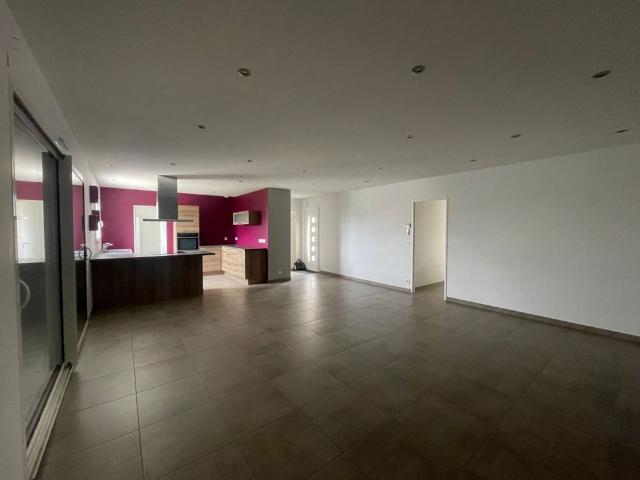 Location Maison 5 pièces 105m² ECHILLAIS 17620