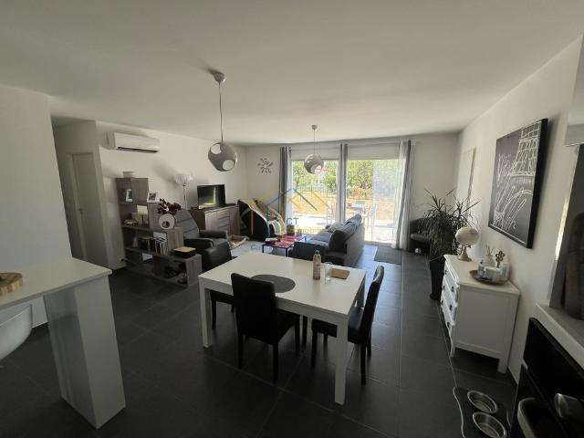 Location Maison 5 pièces 106m² MONTPEYROUX 34150