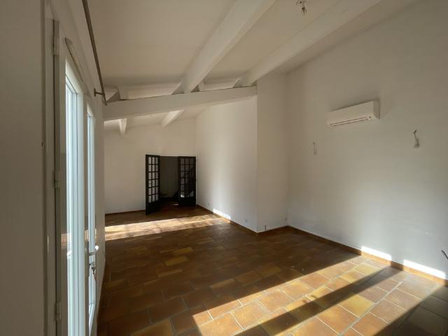 Location Maison 5 pièces 103m² CABRIES 13480