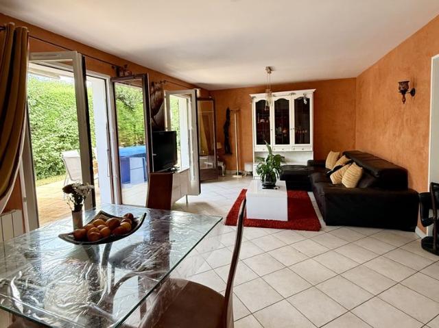 Location Maison 5 pièces 112m² ST PIERRE EN FAUCIGNY 74800