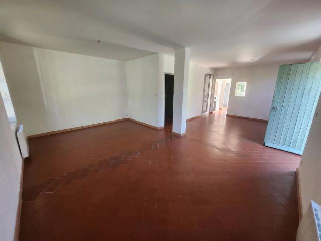 Location Maison 5 pièces 120m² ROGNES 13840