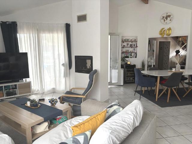 Location Maison 5 pièces 121m² COLLONGES AU MONT D OR 69660