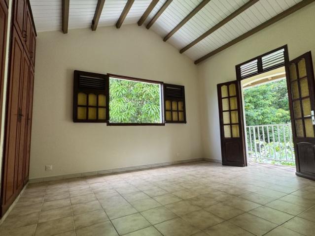Location Maison 5 pièces 123m² POINTE NOIRE 97116