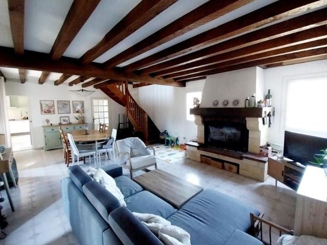 Location Maison 5 pièces 145m² LAMOTHE MONTRAVEL 24230