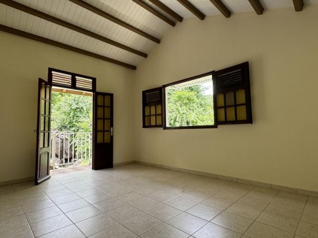 Location Maison 5 pièces 150m² POINTE NOIRE 97116