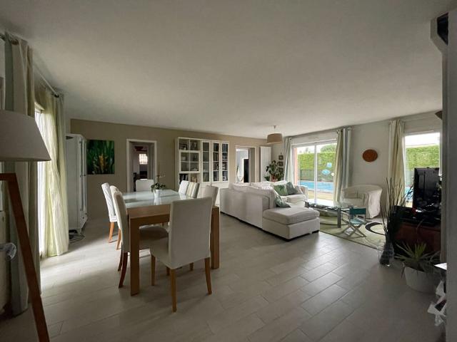 Location maison 5 pièces, 165.00m², Sainte Foy d'Aigrefeuille
