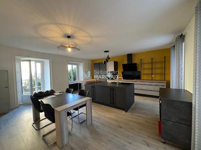 Location Maison 5 pièces 190.01 m2 Noirétable