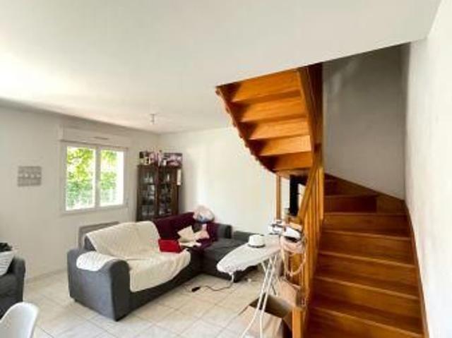 Location Maison 5 pièces 95.00 m² saint Etienne De Tulmont