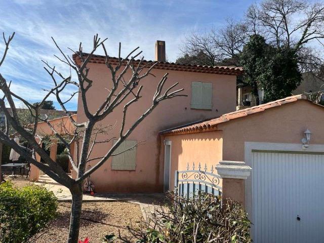 Location maison 5 pièces Cuers 83