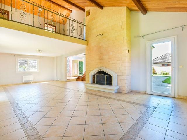 Location maison 6 pièces, 170.00m², Verneuil l'Étang