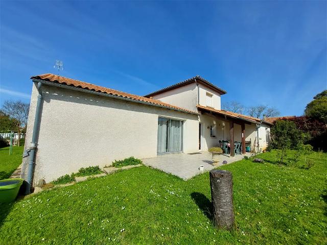Location maison 6 pièces 171m² à Niort 79000