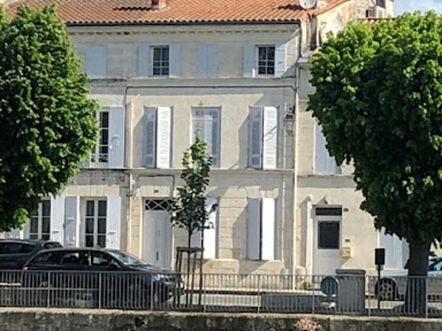 Location Maison 6 pièces 180 m2 Saint Savinien