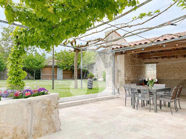 Location Maison 6 pièces 180 m2 Saintes
