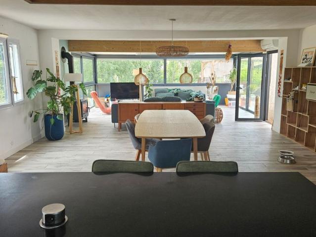 Location maison 6 pièces, 180.00m², Vailhauquès