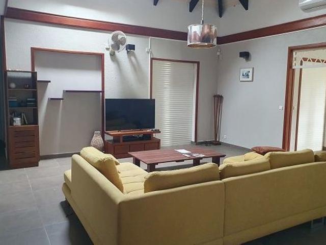 Location Maison 6 pièces 216m²