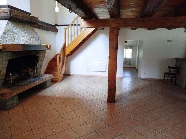 Location Maison 6 pièces 219m² CAMPAN 65710
