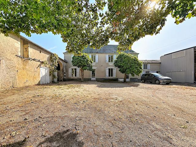 Location Maison 6 pièces 245.4 m2 Saint Macaire du Bois