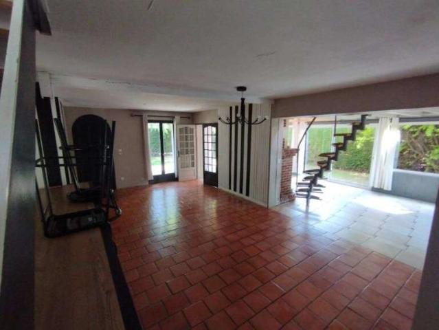 Location maison 6 pièces Cairon 14