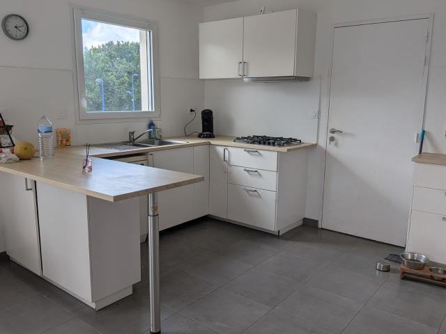 Location maison, 78.25 m² T 4 à Lampaul Guimiliau, 890 €