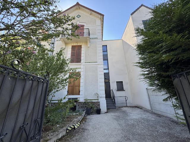 Location Maison 8 pièces 145.59 m2 Houilles