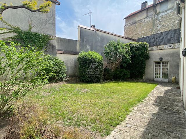 Location Maison 8 pièces 140.3 m2 Le Mesnil le Roi