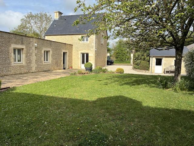 Location Maison 8 pièces 266.21 m2 Saint Contest