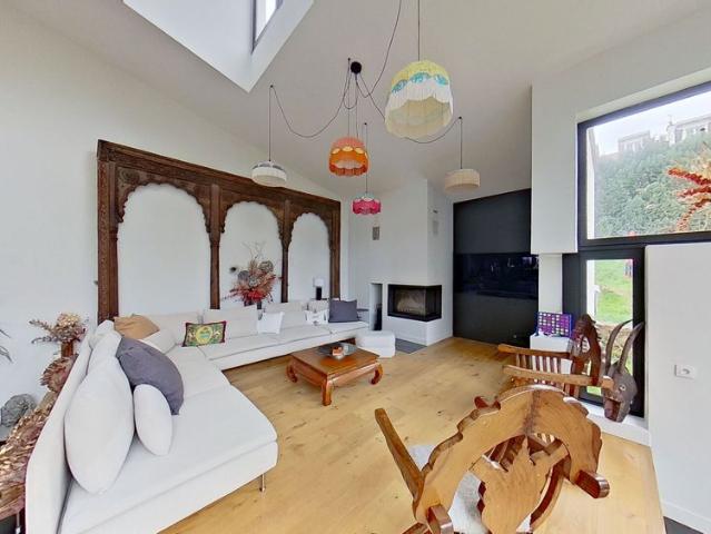 Location Maison 8 pièces 263m²