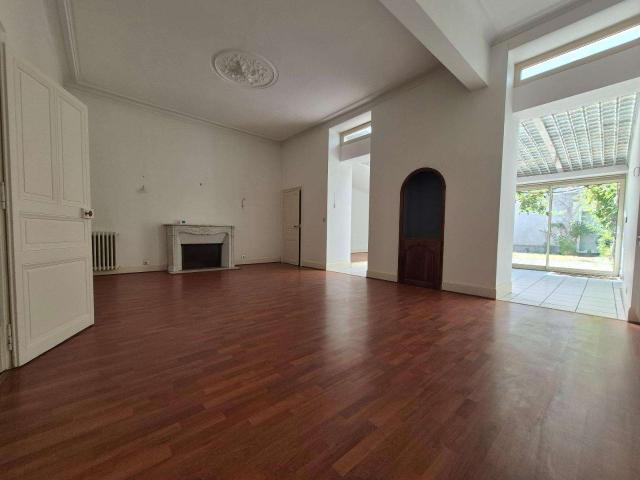 Location maison 8 pièces Angers Centre 49