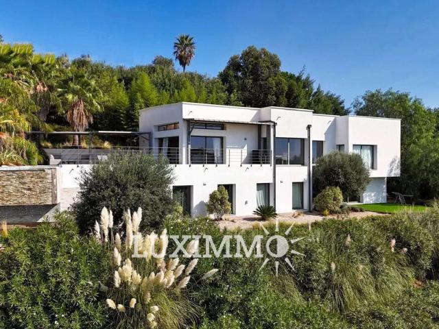 Location maison 8 pièces Mougins 06