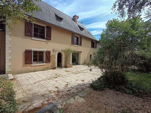Location maison 8 pièces Villevêque 49