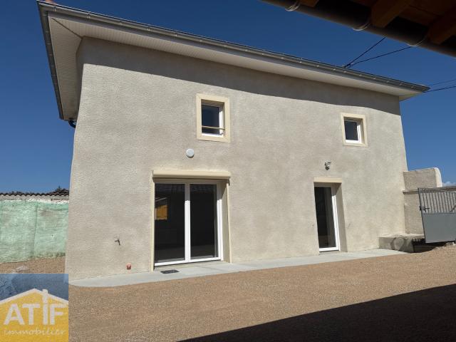 LOCATION MAISON COUR