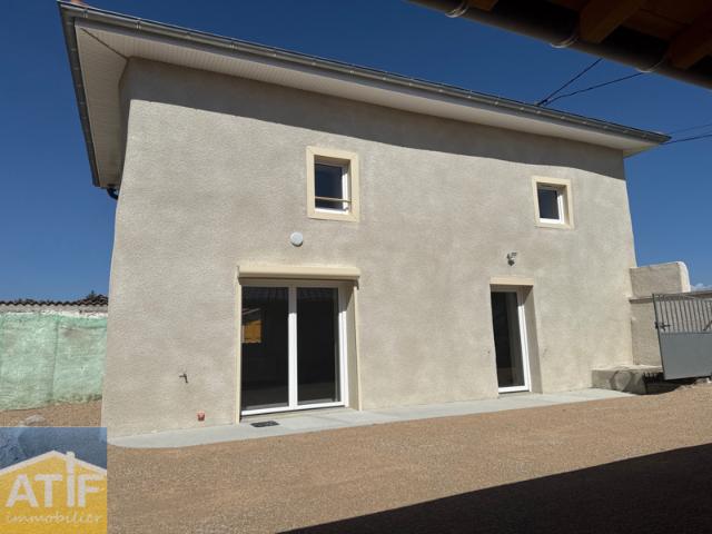 LOCATION MAISON COUR