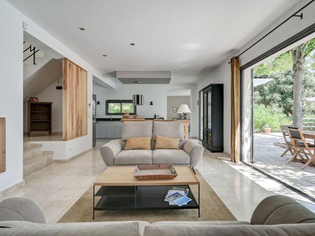 Location Maison Aix en Provence 8 Pièces 210 m²