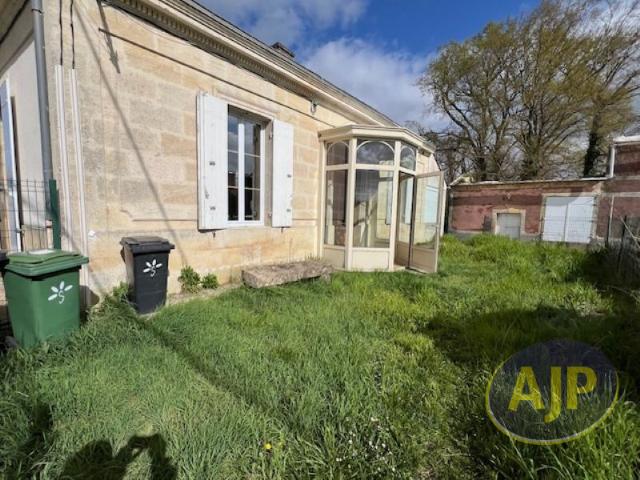 Location maison Gaillan En Medoc: 900 € AJP Lesparre Immobilier