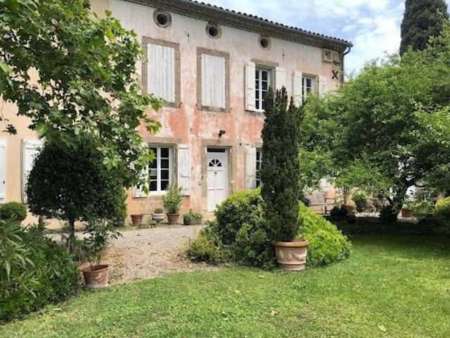 Location Maison de maître 7 pièces 374 m2 Peyrens